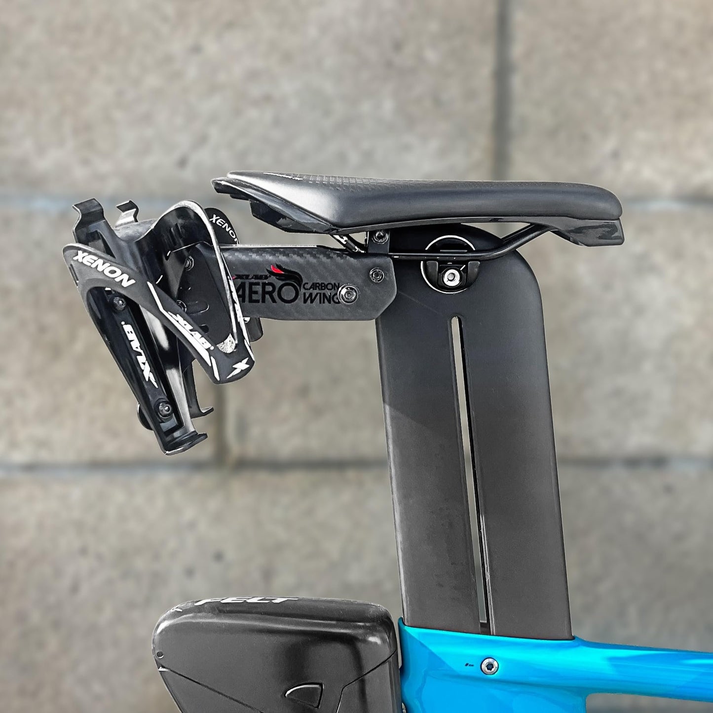 XLAB AERO Carbon Wing System Xenon Rear Hydration with HIGH Grip Cages for Triathlon