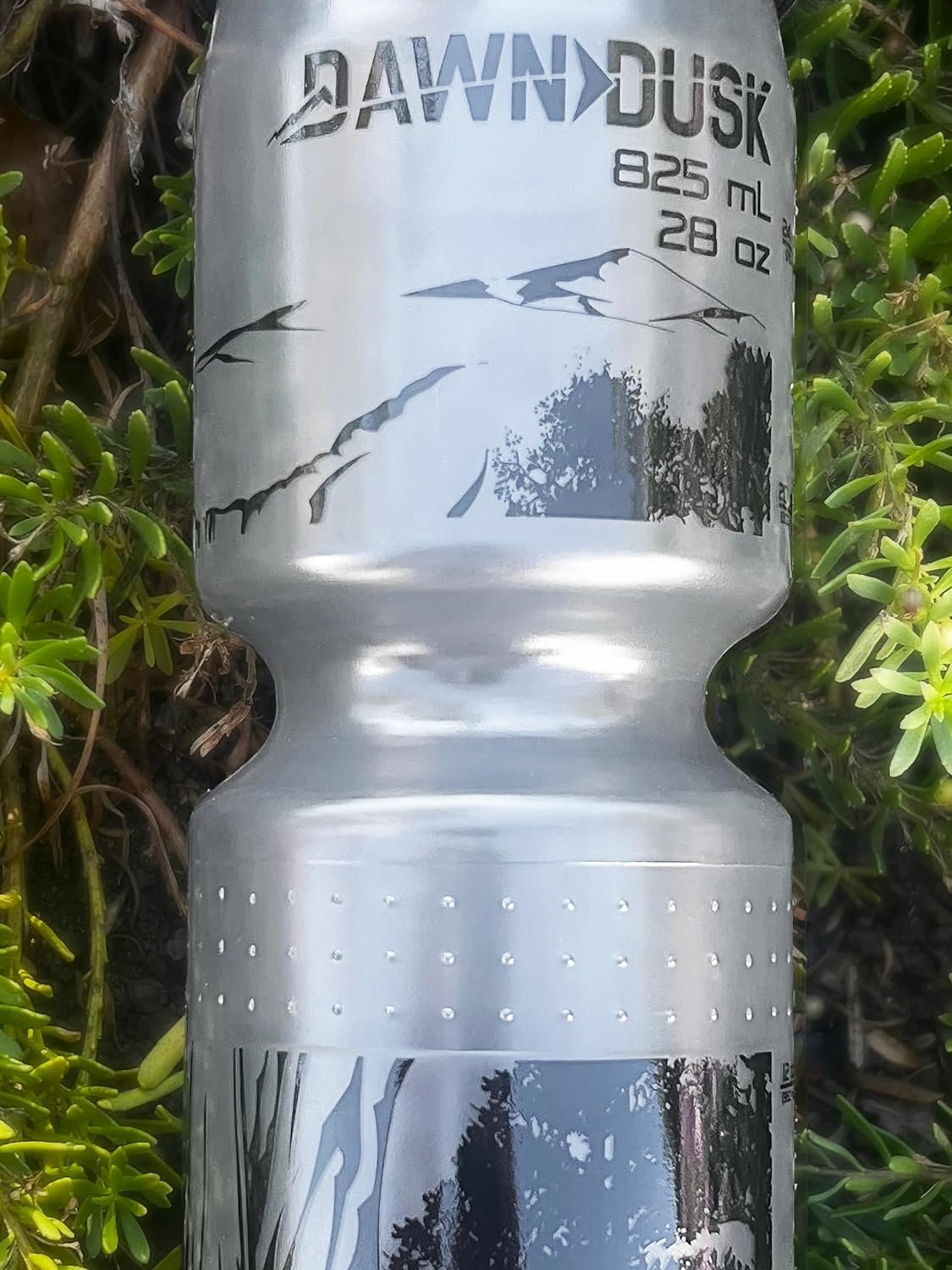 DAWN TO DUSK Aqua Ridge 825 mL (28 oz) Cycling Water Bottle– large sized for long rides – Securely fits most bikes