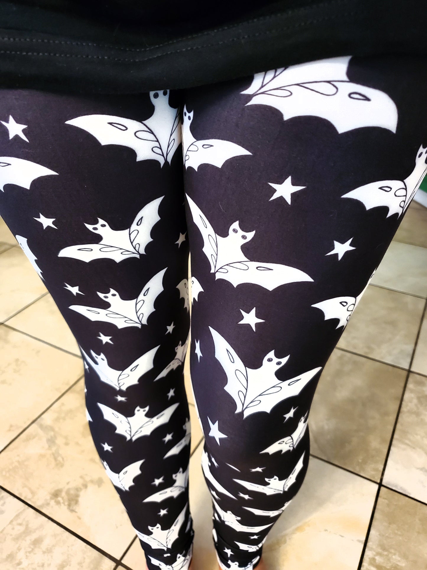 Black & White Bats - High-quality Handcrafted Vibrant Leggings