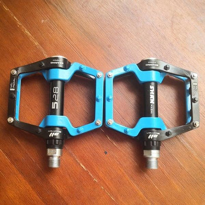 New Bicycle Pedals magnesium Aluminum alloy Pedal MTB Road Bike Pedals 5 colors optional  Pedals Mountain Bike Pedals Lightweight Alloy Fiber Bicycle Platform Pedals