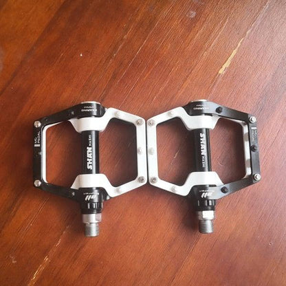 New Bicycle Pedals magnesium Aluminum alloy Pedal MTB Road Bike Pedals 5 colors optional  Pedals Mountain Bike Pedals Lightweight Alloy Fiber Bicycle Platform Pedals