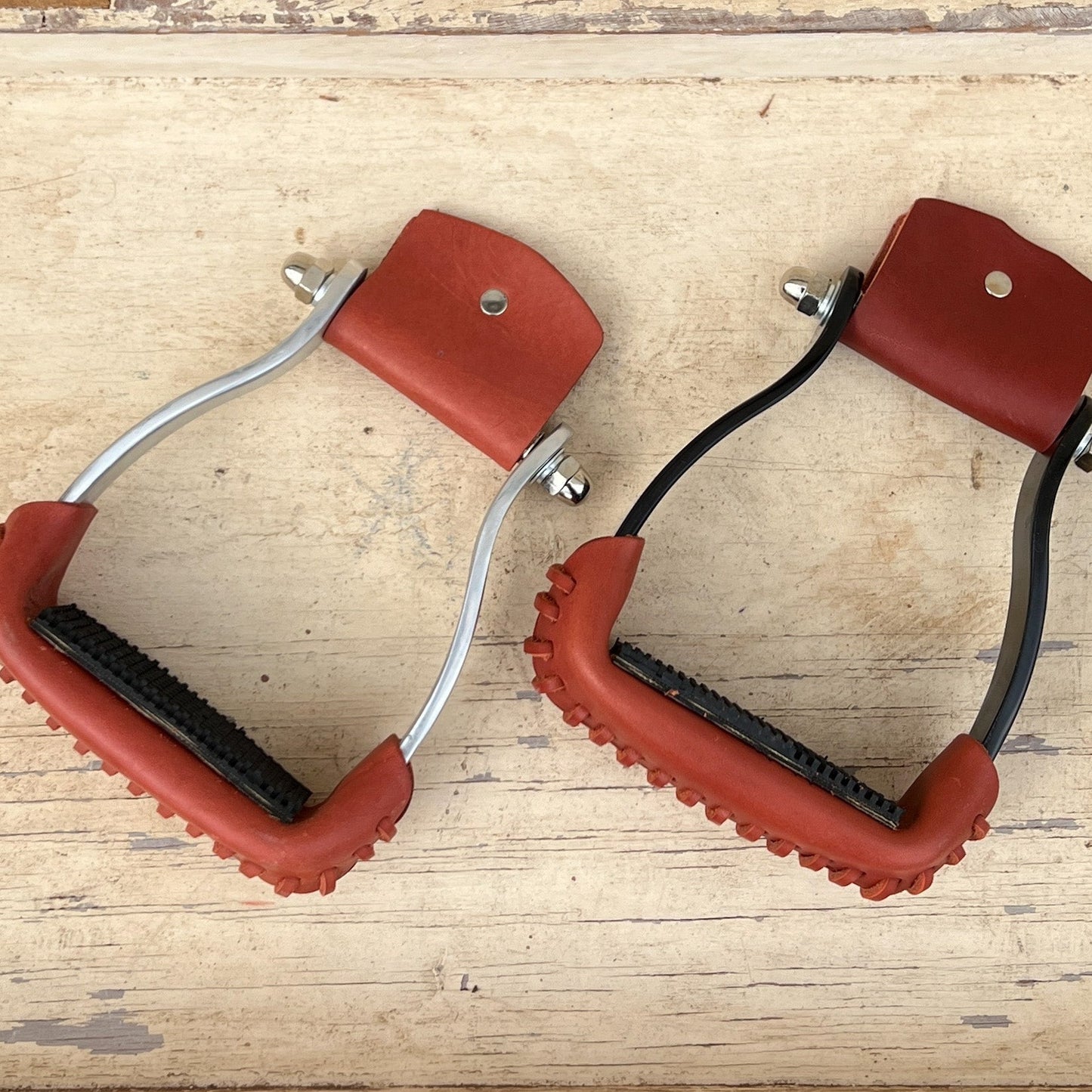 AJ Tack Aluminum Barrel Racing Stirrups Tanned Leather Tread