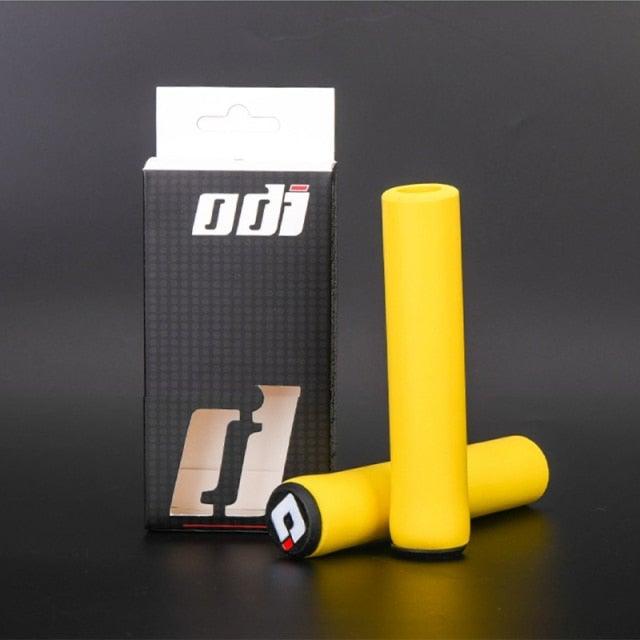 2PCS Silicone Bicycle Handlebar Grips Anti-Slip Shock-Asorbing Mountain Bike Handlebar Grip Silica Gel Super Light Anti-Skid Shock-Proof Handle Bar Locking Grips Cycling Grips