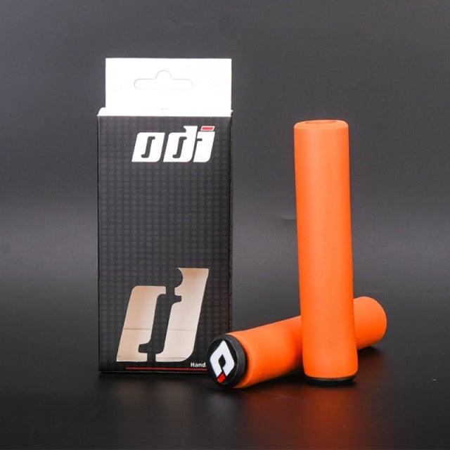 2PCS Silicone Bicycle Handlebar Grips Anti-Slip Shock-Asorbing Mountain Bike Handlebar Grip Silica Gel Super Light Anti-Skid Shock-Proof Handle Bar Locking Grips Cycling Grips