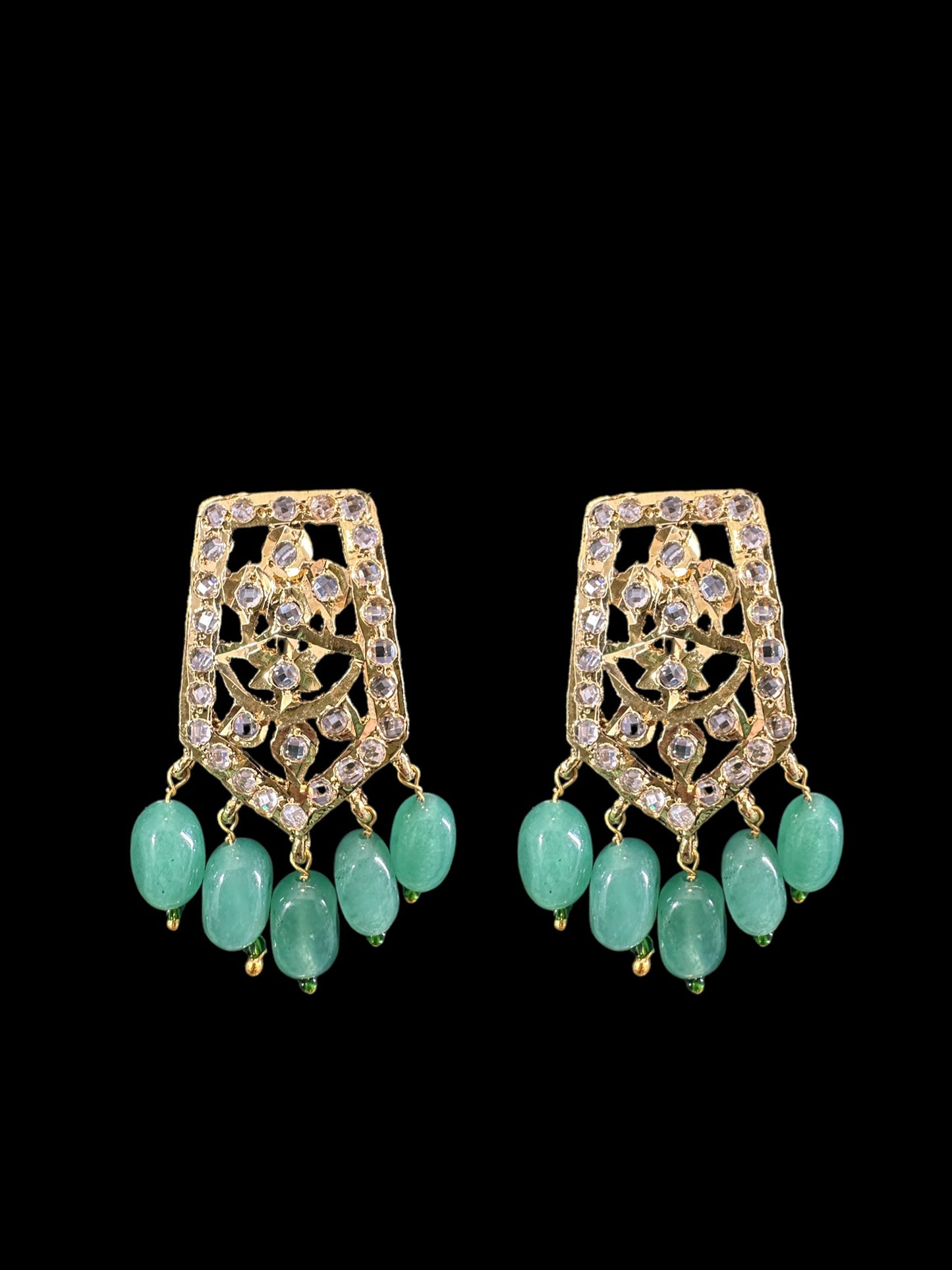 DLN66 Indu long green beads haar (SHIPS IN 3 WEEKS)