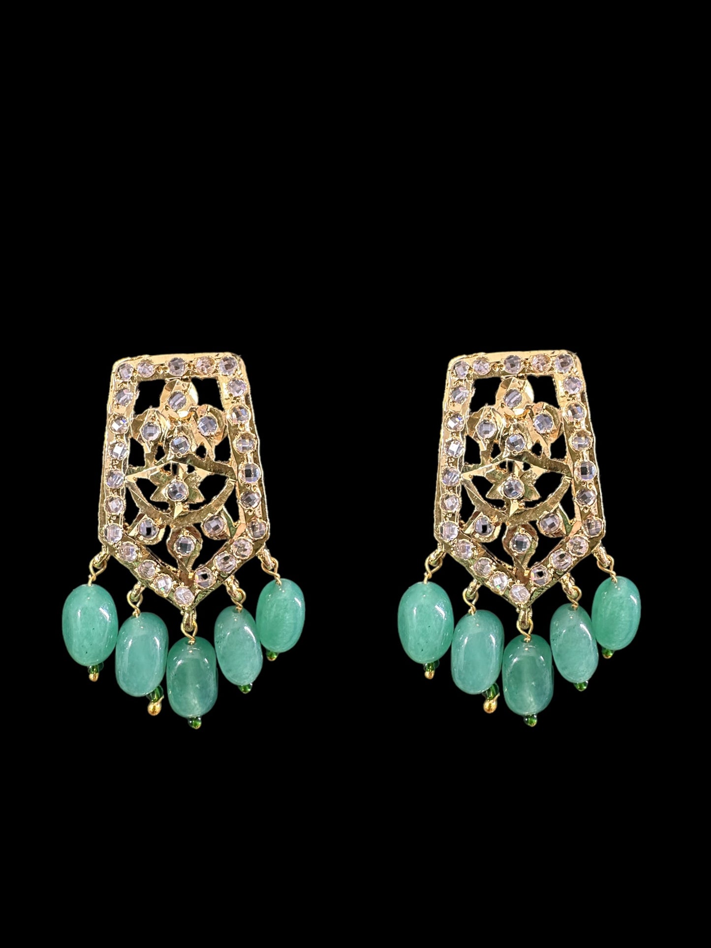 DLN66 Indu long green beads haar (SHIPS IN 3 WEEKS)