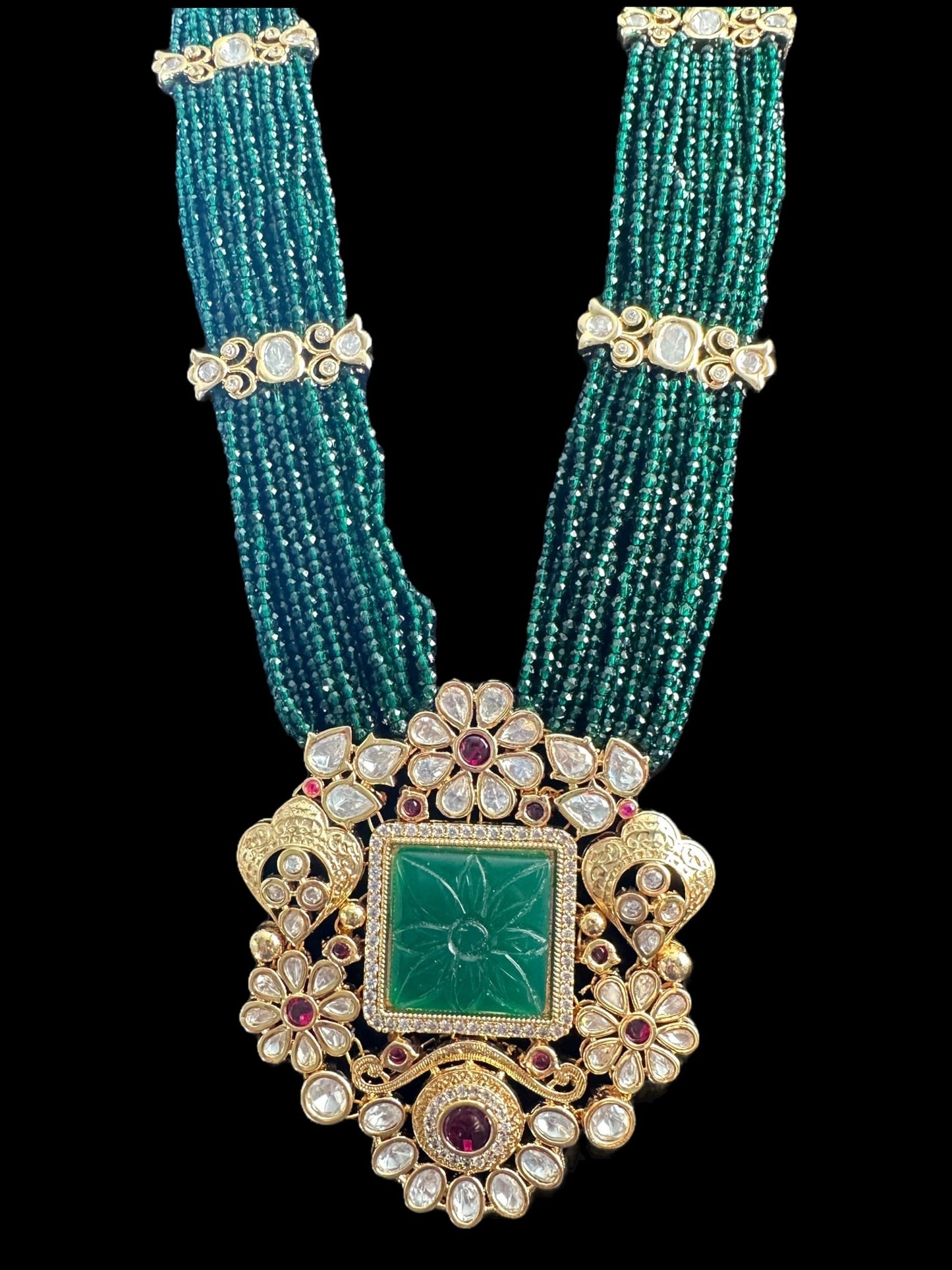 DLN83 Gaiti Polki Rani haar with earrings Tika - Green / emerald ( READY TO SHIP )