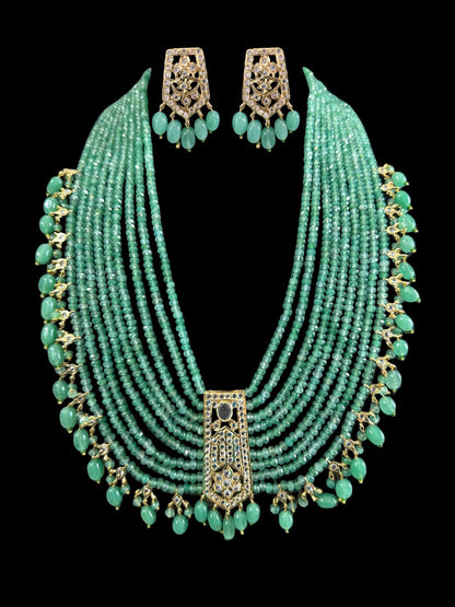 DLN66 Indu long green beads haar (SHIPS IN 3 WEEKS)