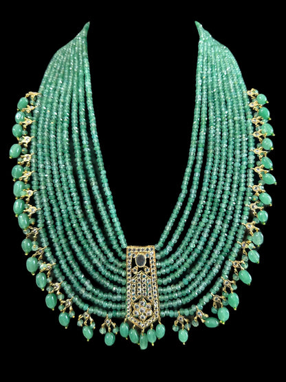 DLN66 Indu long green beads haar (SHIPS IN 3 WEEKS)