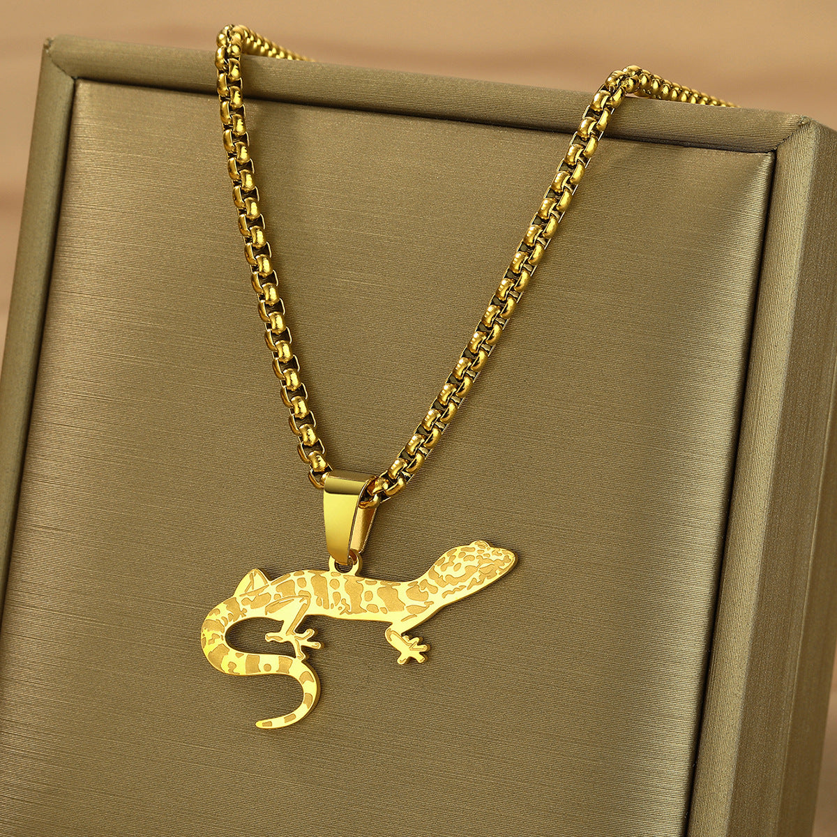 Etched Leopard Gecko Stainless Steel Pendant Necklace