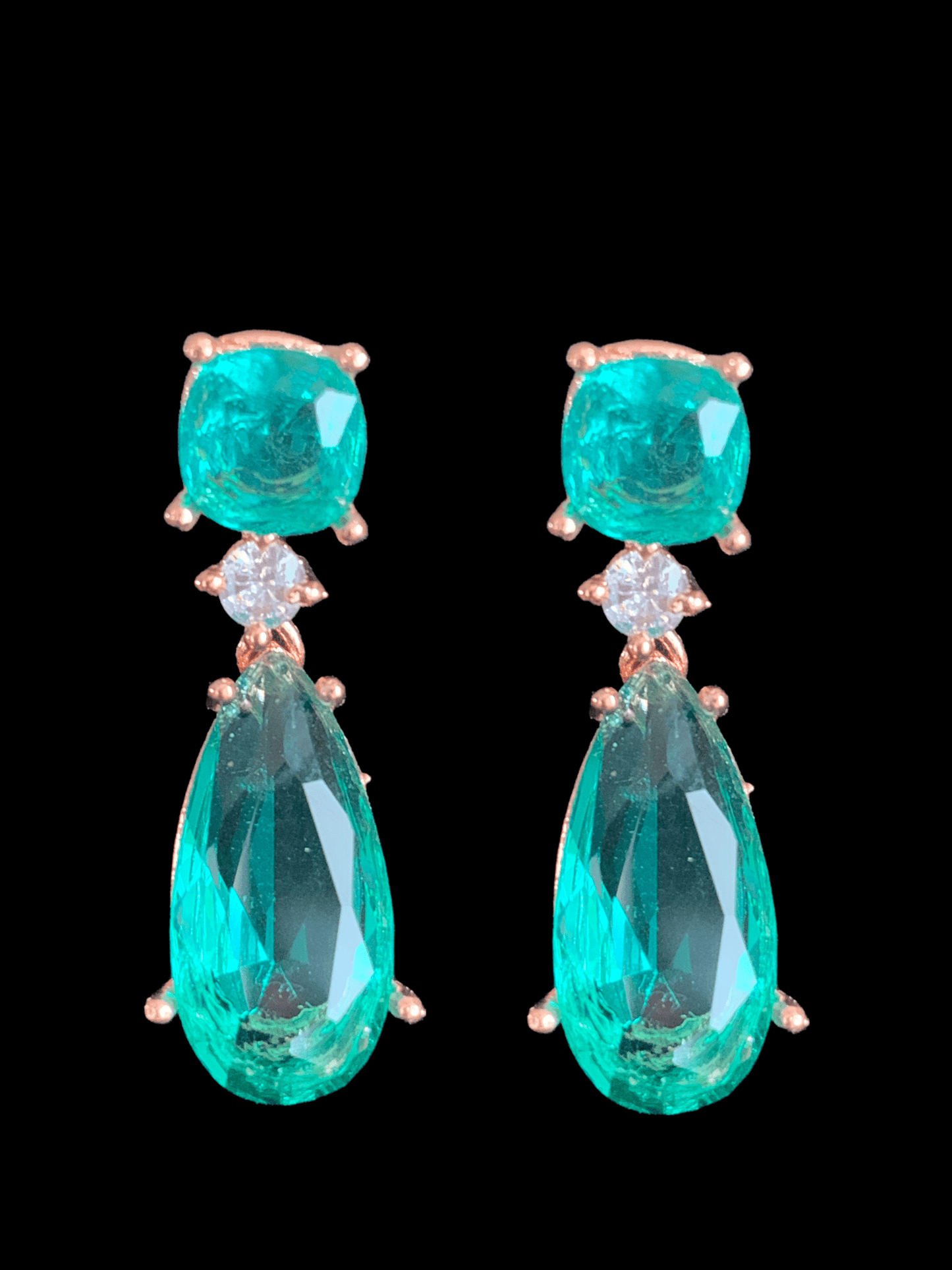DER788 Cz tear drop earrings ( READY TO SHIP )