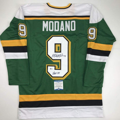 Autographed/Signed Mike Modano HOF 2014 Minnesota Green Hockey Jersey Beckett BAS COA