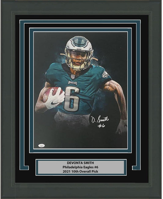 Framed Autographed/Signed DeVonta Smith Philadelphia Eagles 16x20 Football Photo JSA COA