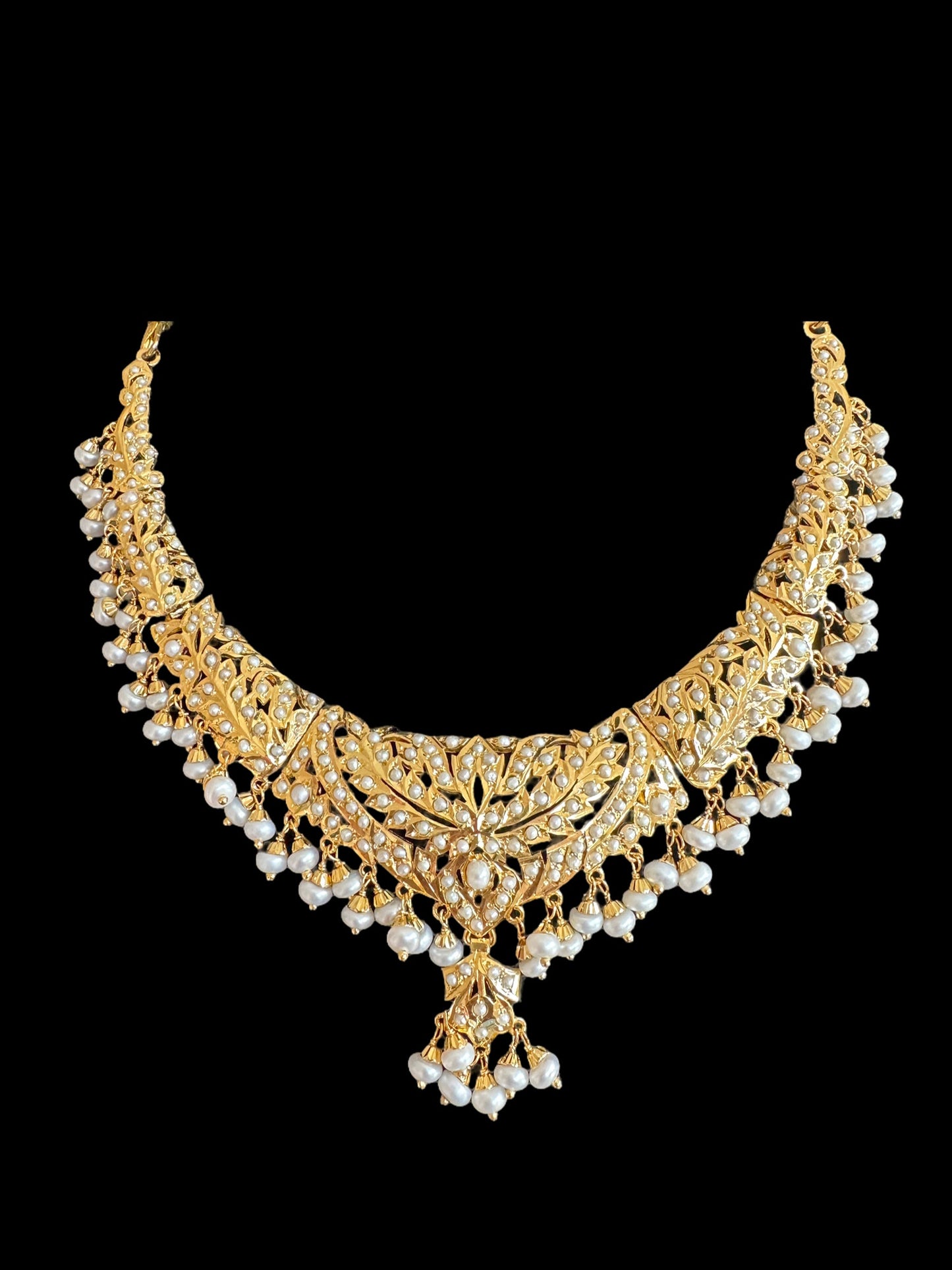 Fresh water pearl necklace set in gold plated silver ( SHIPS IN 5 WEEKS )