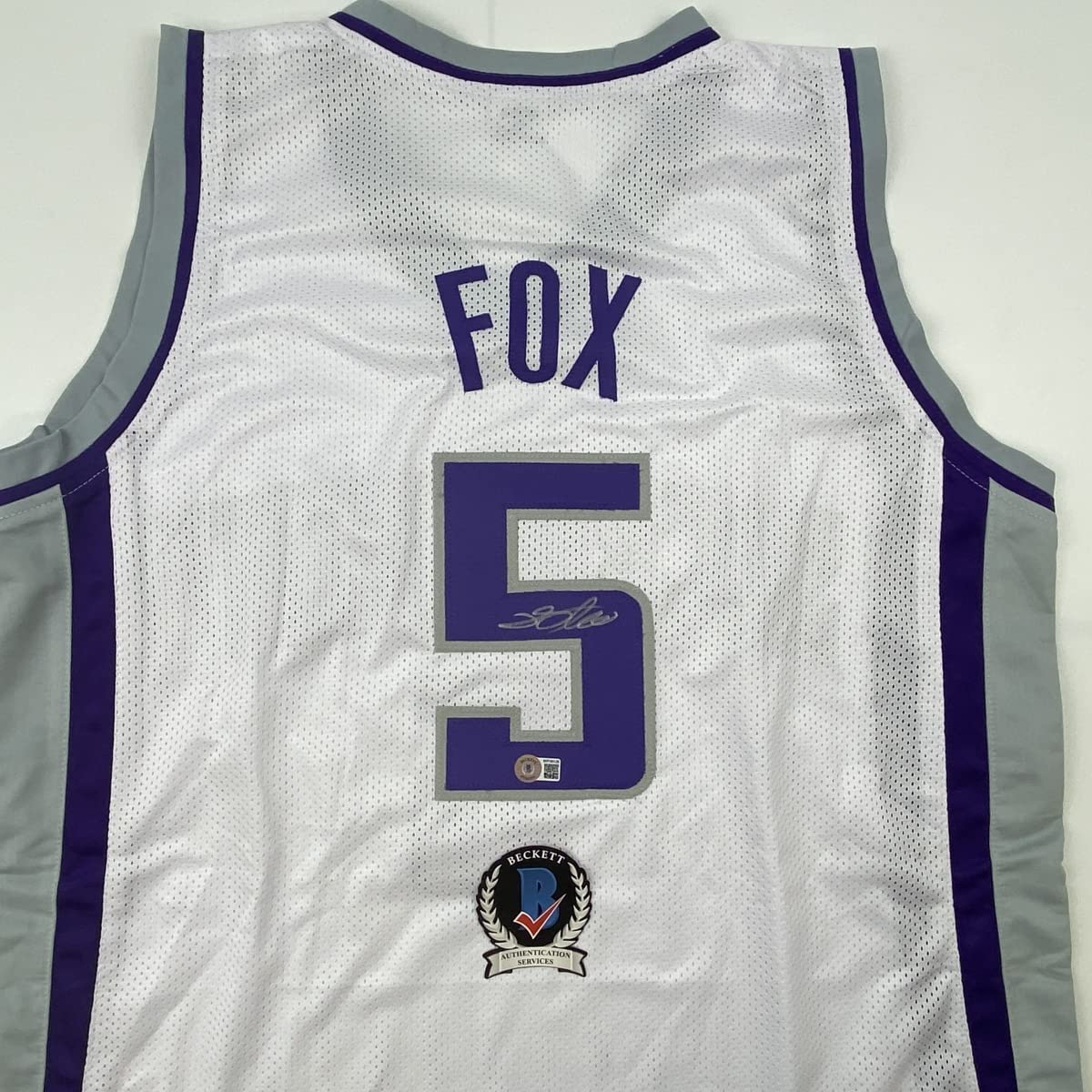 Autographed/Signed De'Aaron Fox Sacramento White Basketball Jersey Beckett BAS COA