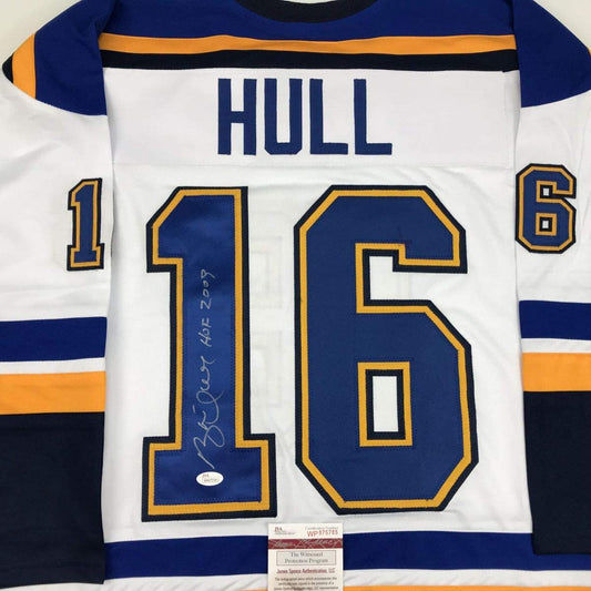 Autographed/Signed Brett Hull HOF 2009 St. Louis White Hockey Jersey JSA COA