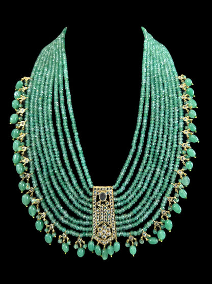 DLN66 Indu long green beads haar (SHIPS IN 3 WEEKS)