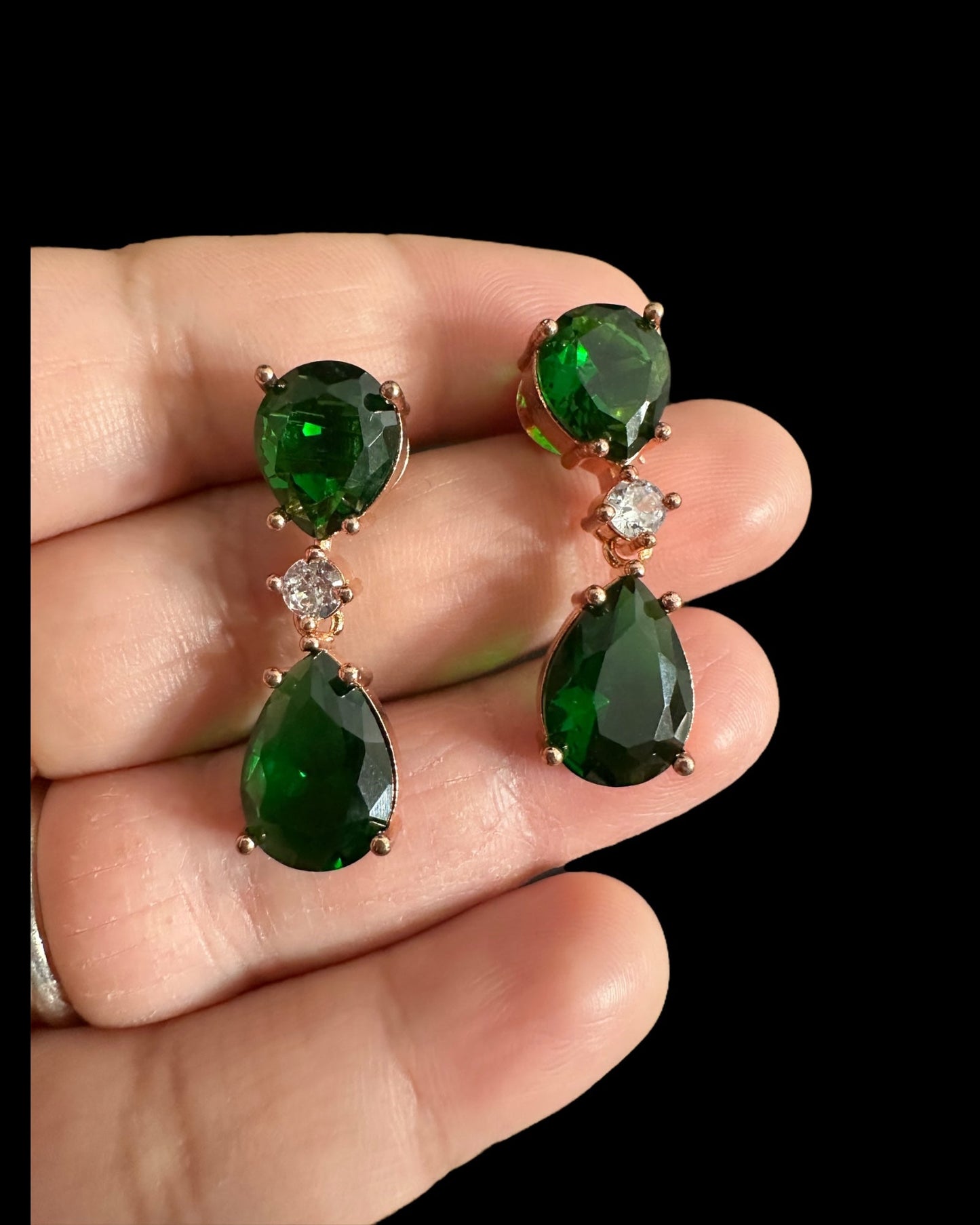 DER789 Cz tear drop earrings ( READY TO SHIP )