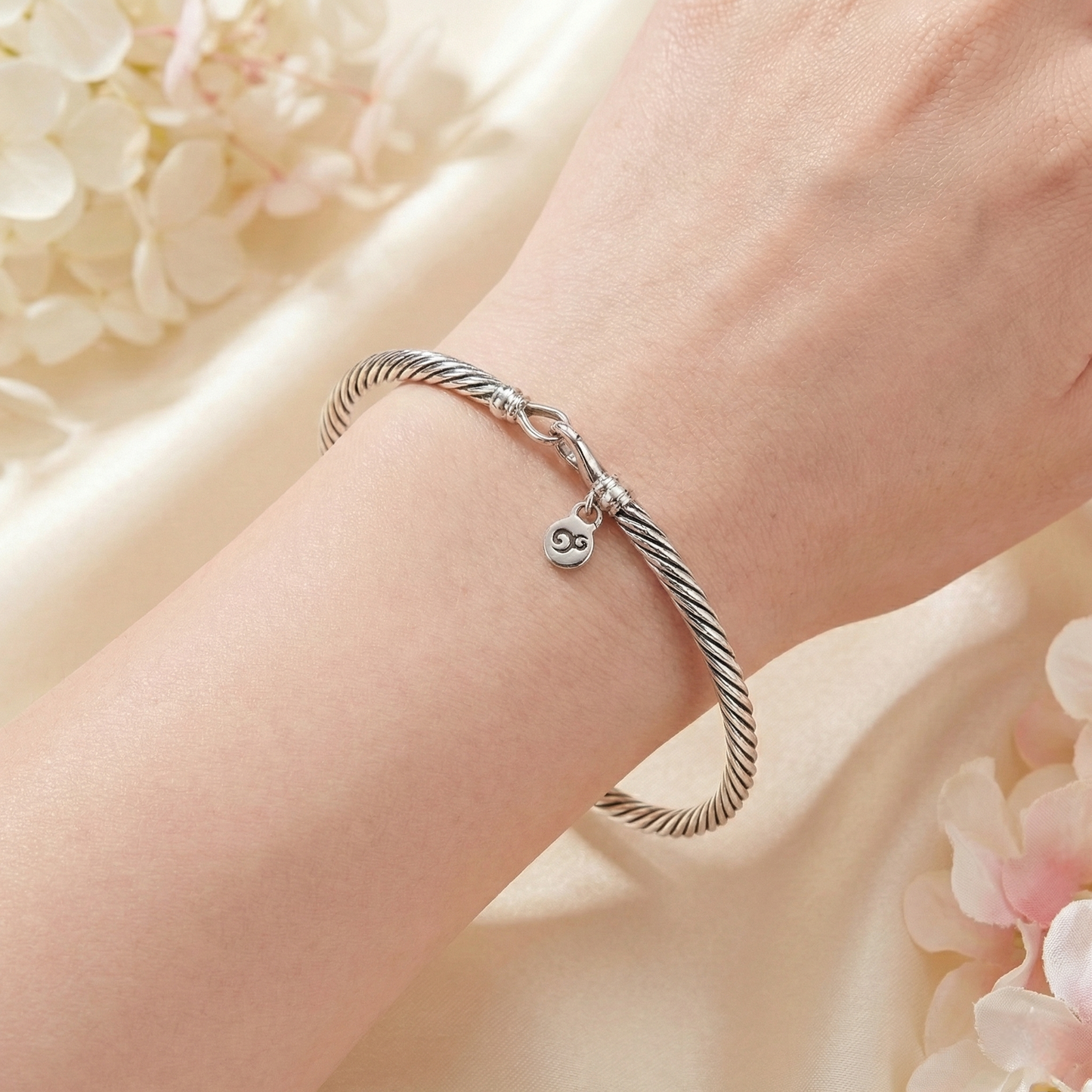 OHM Twisted Bangle 2.0