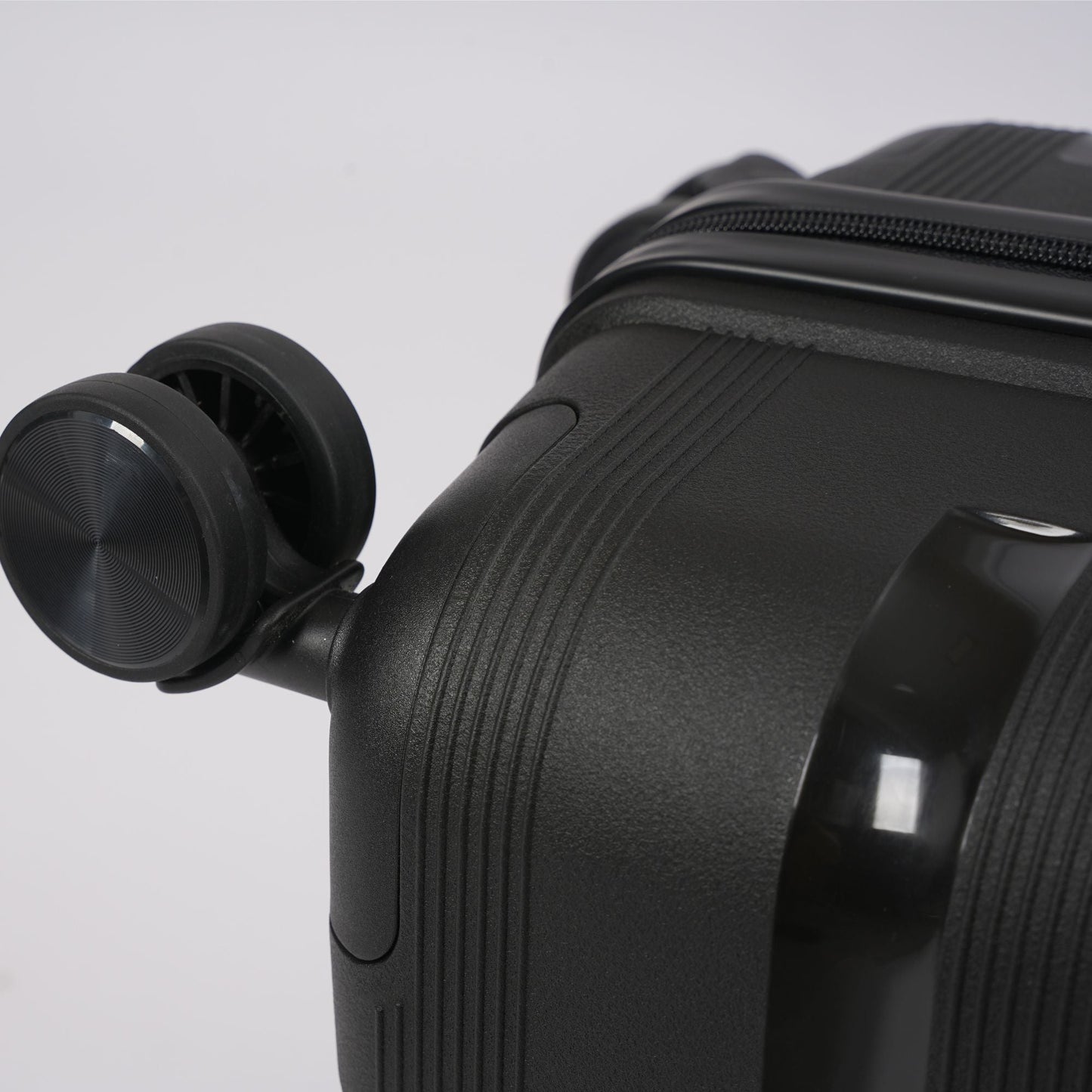 28-inch Black Hardcase Roller Luggage