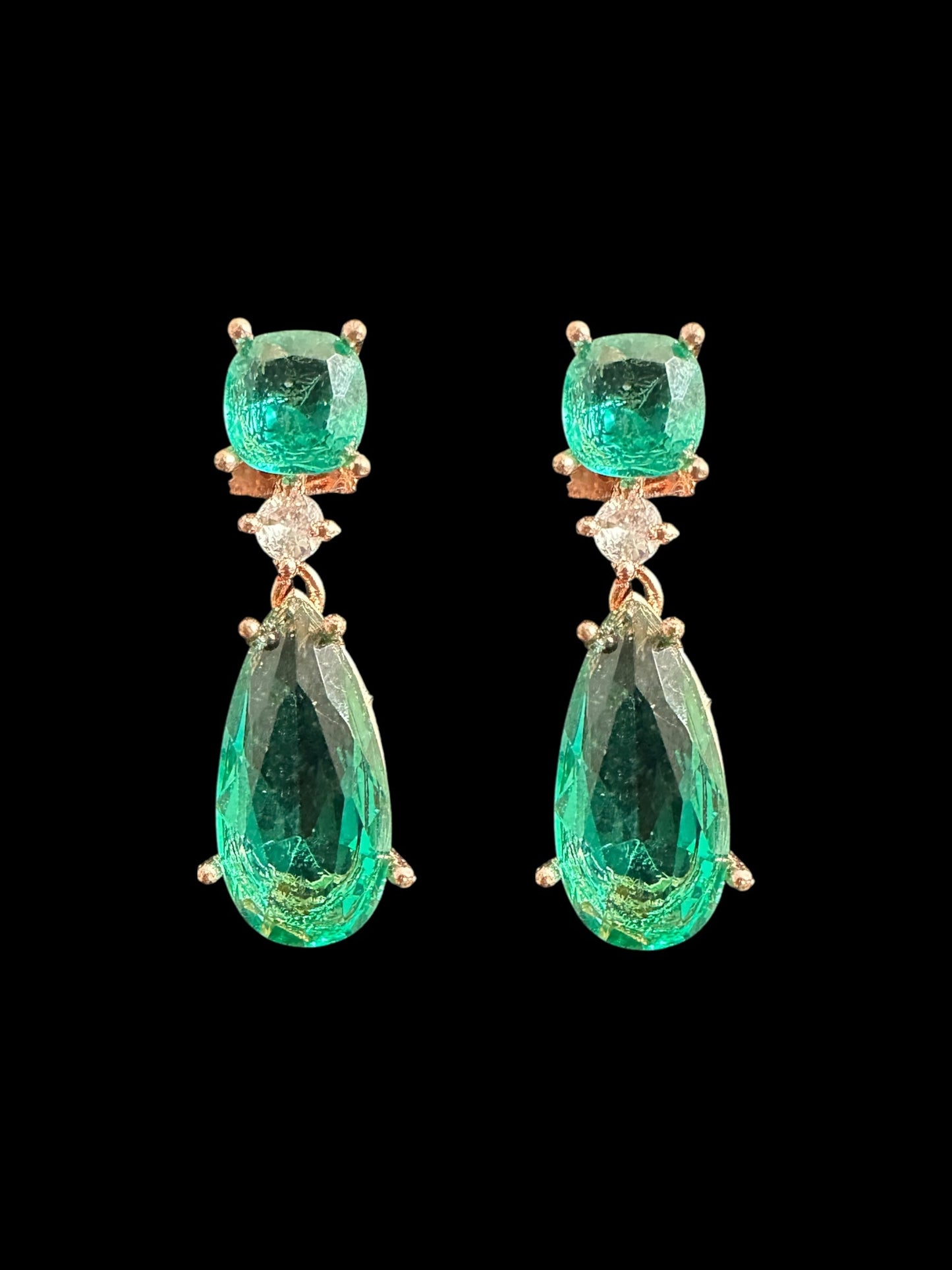 DER788 Cz tear drop earrings ( READY TO SHIP )