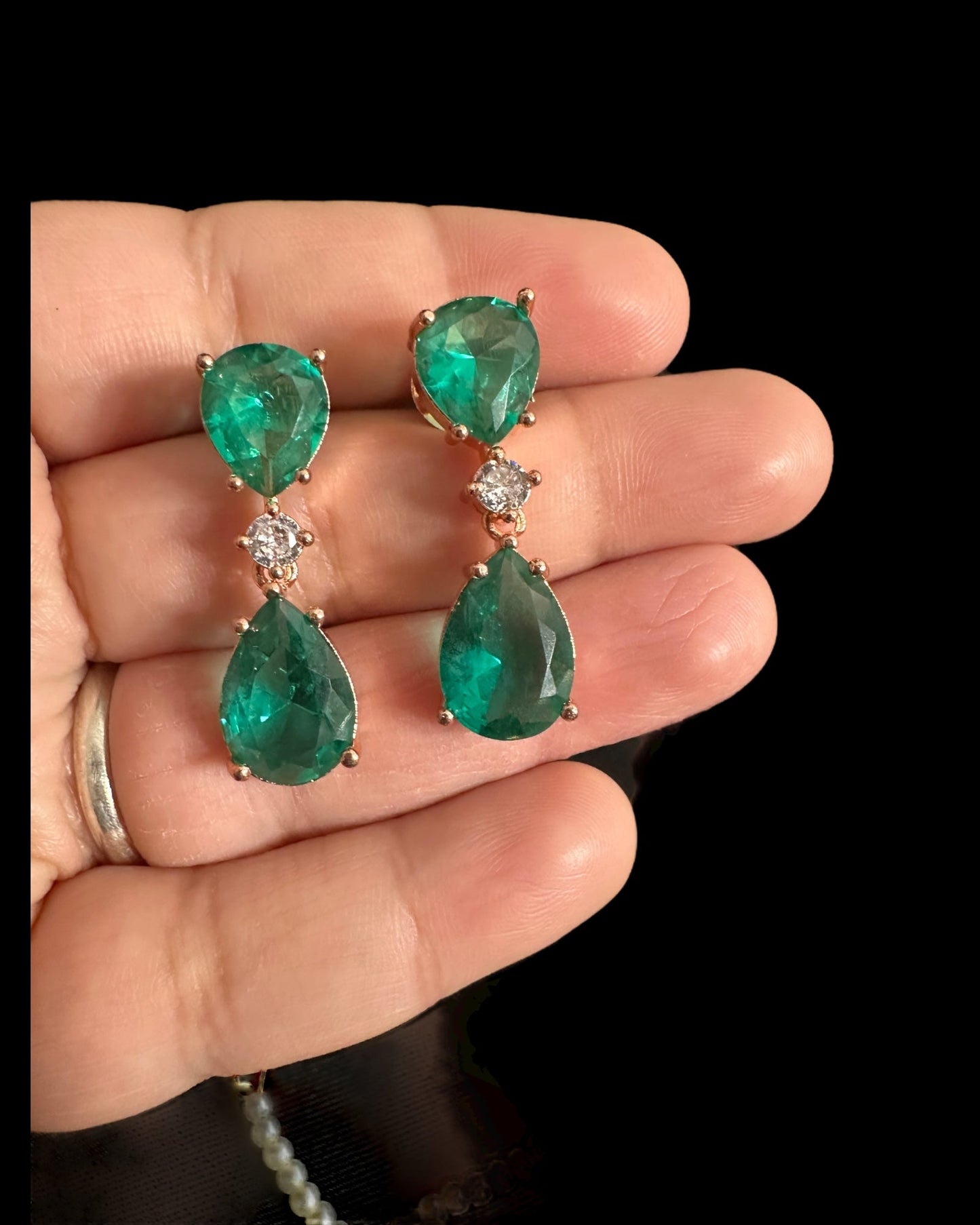 DER789 Cz tear drop earrings ( READY TO SHIP )