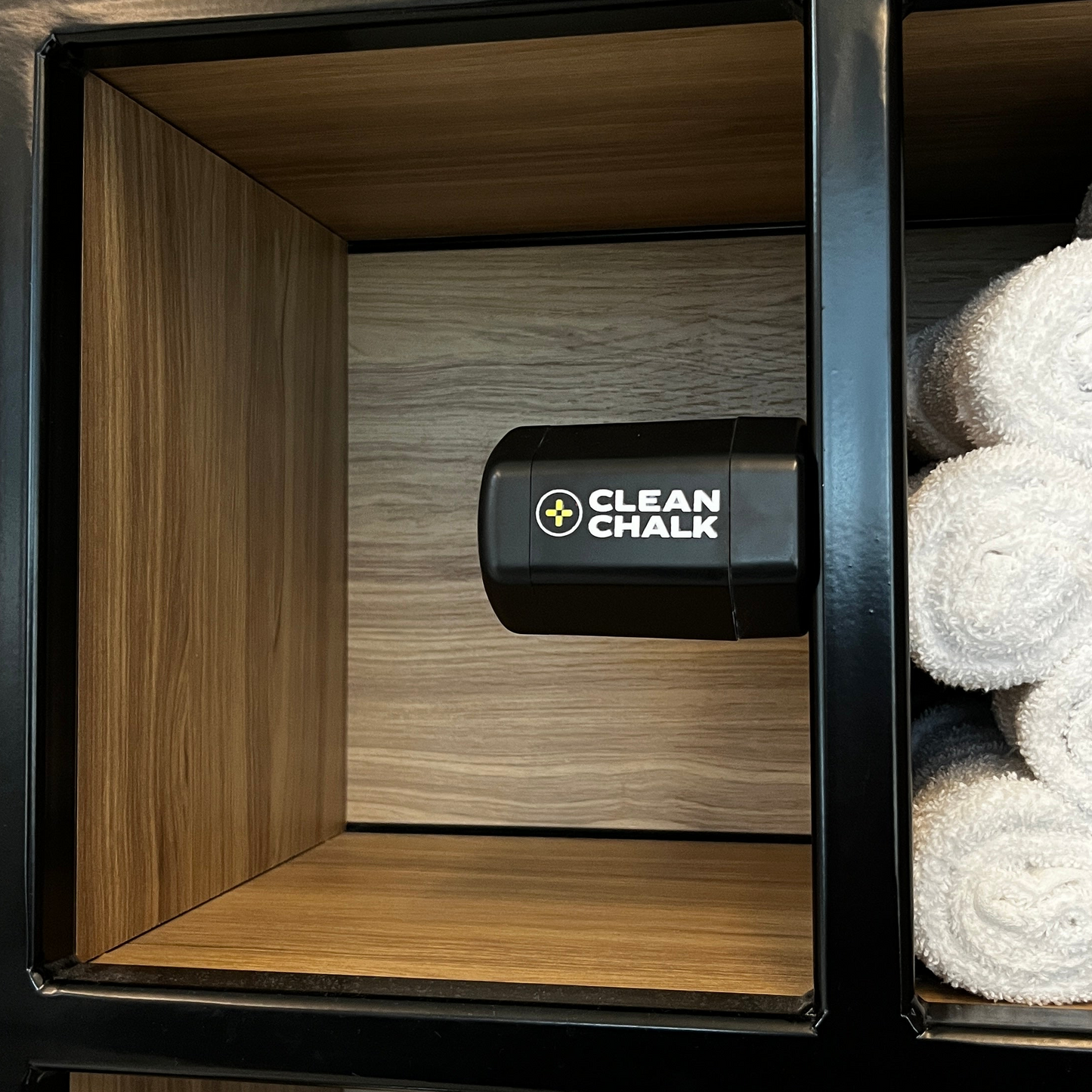 Clean Chalk Pod: Pre-filled, 40 doses, Magnetic base.