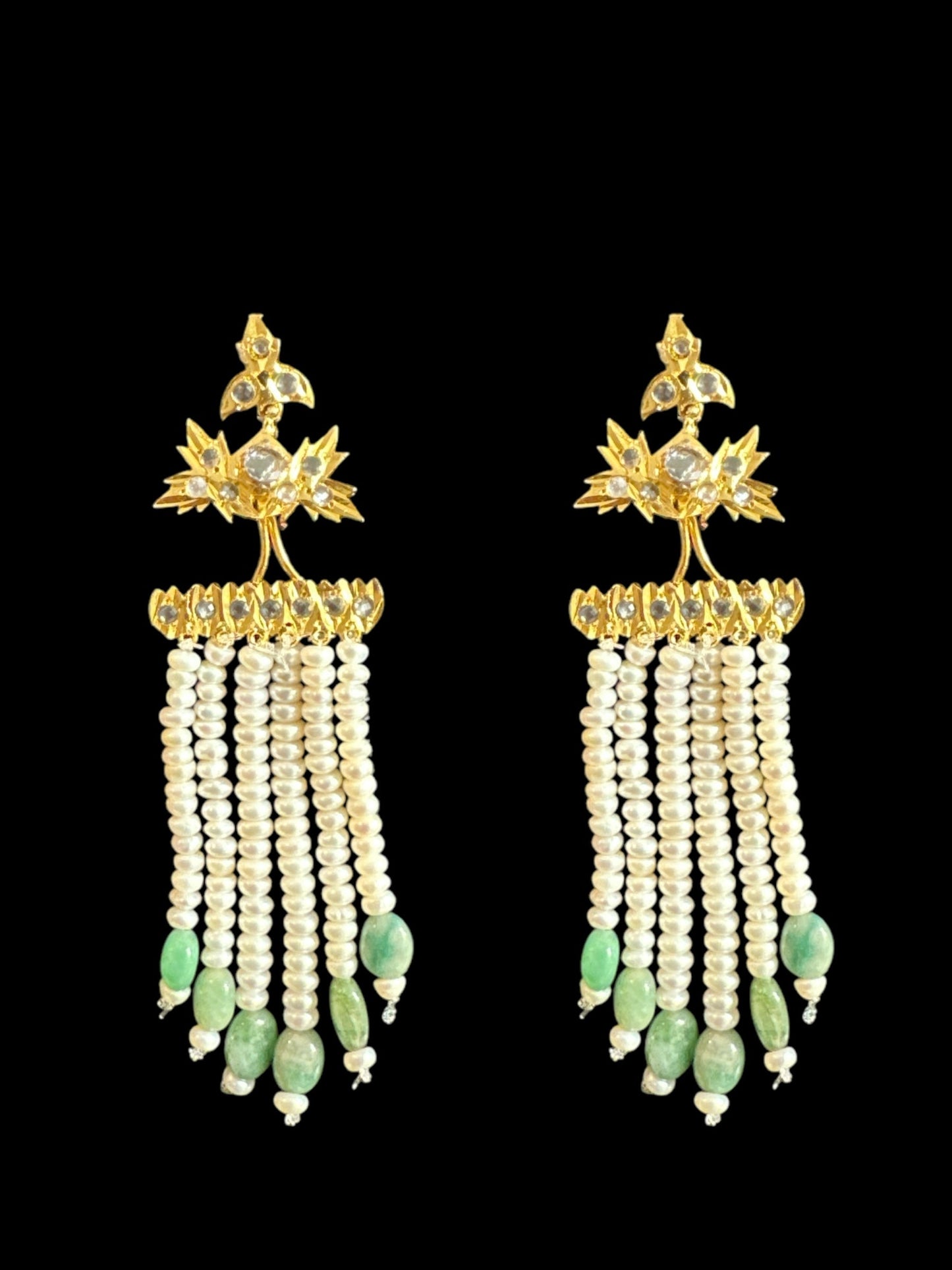 DER719 Grape earrings in fresh water pearls and emerald beads ( SHIPS INN2 WEEKS )