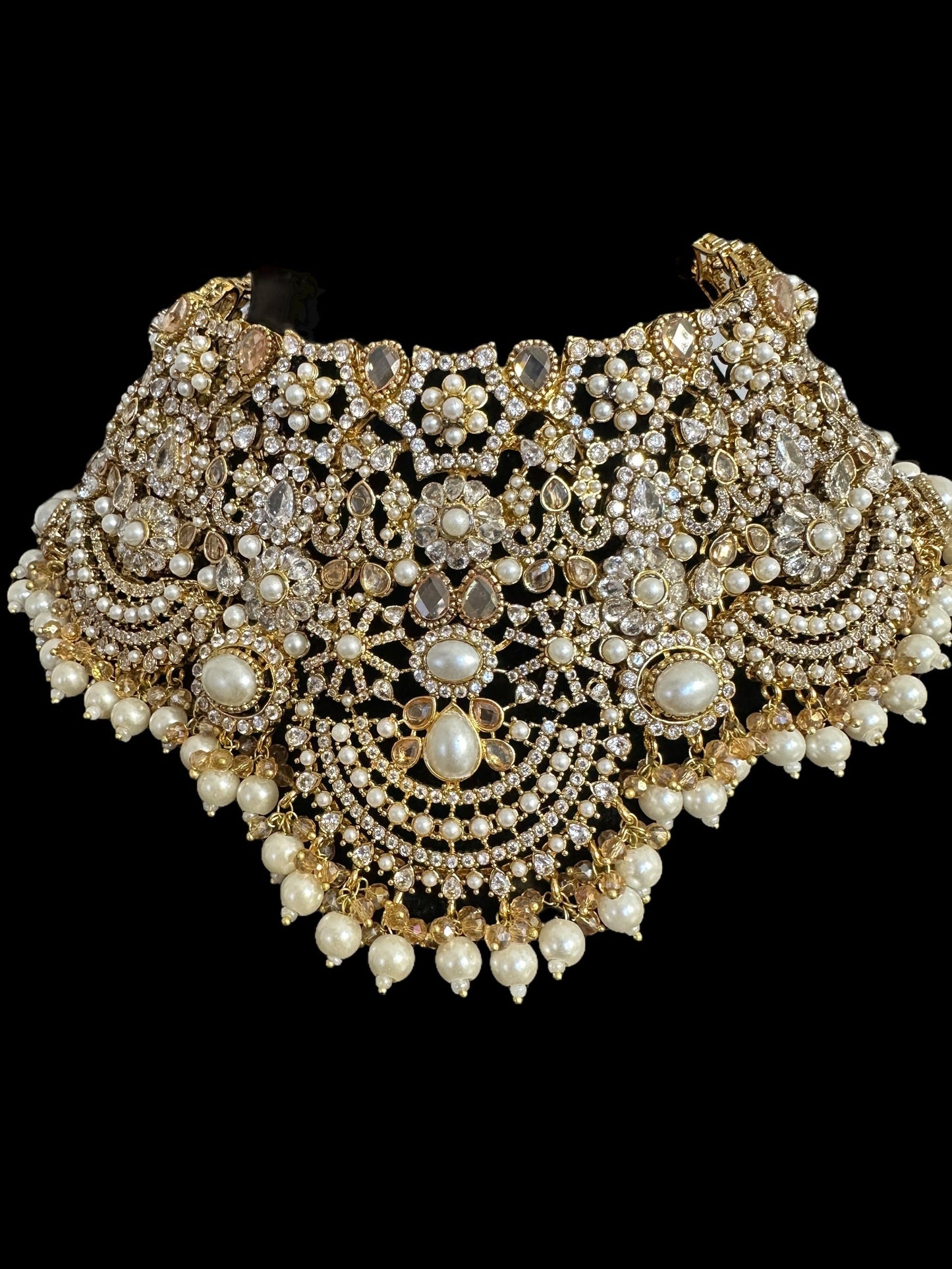 BR494 Marzia bridal set in pearls ( SHIPS IN 3 WEEKS )