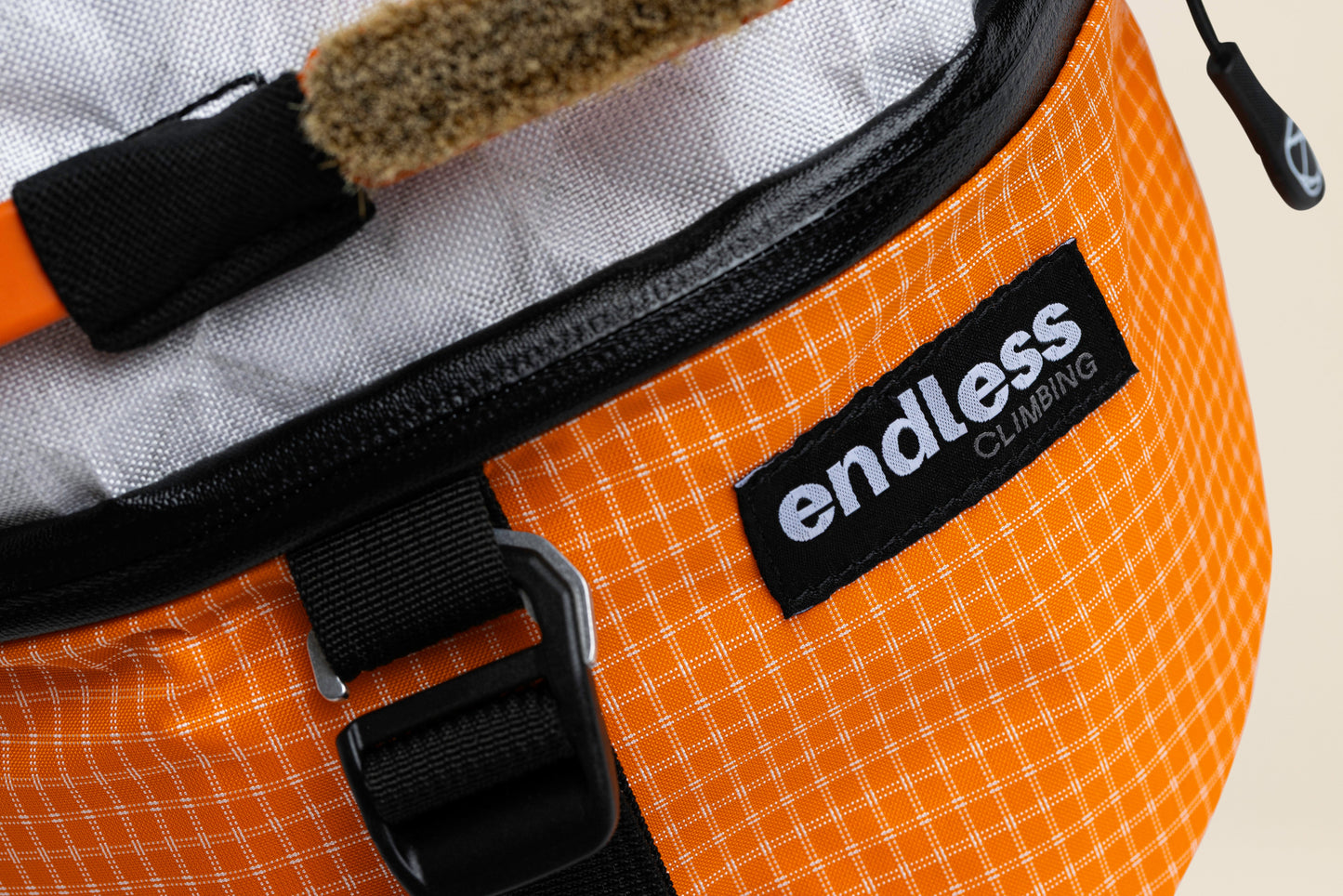 Magnetic Brush Bucket