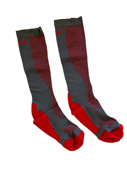 2XU Men's Compression Performance Run Sock - MA2442e (Grey/Red) Medium