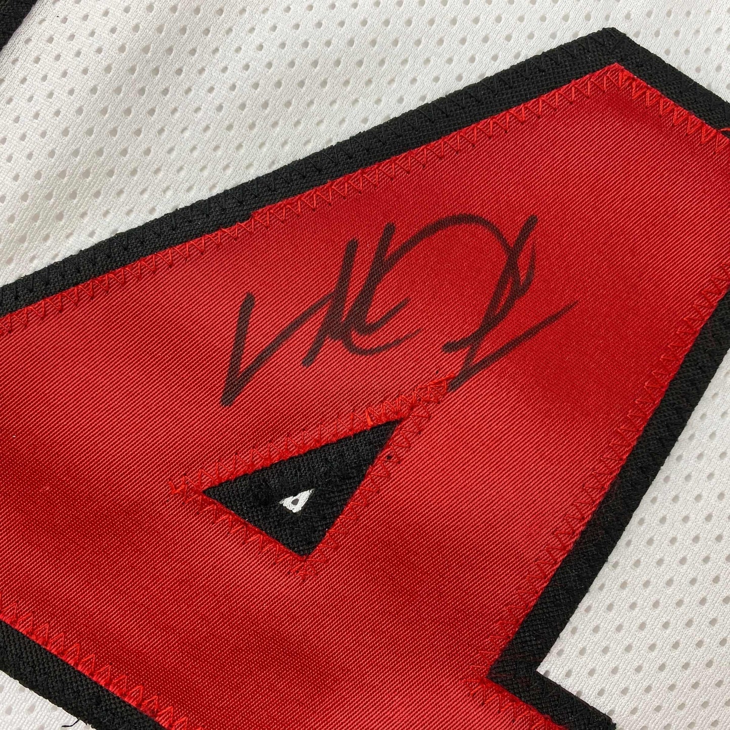 Autographed/Signed Charles Oakley Chicago White Basketball Jersey JSA COA