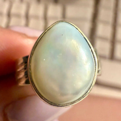 Pearl Teardrop Statement Ring with Hammered Band – Sterling Silver – Sizes 6–7