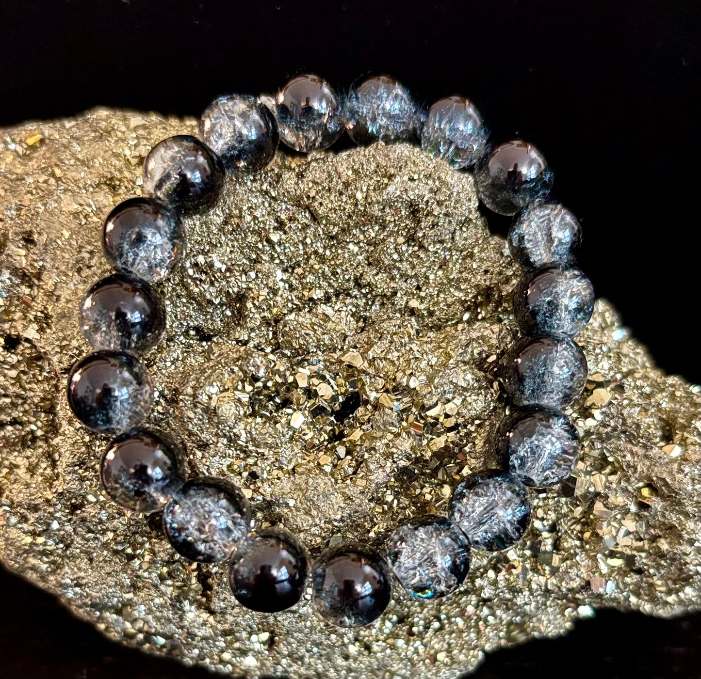 Black & White Cracked Glass Beads Bracelet – Bold Unisex Personality Statement Jewelry