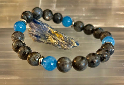 Reiki-Infused Black Labradorite & Aquamarine Bracelet for Protection, Intuition & Peaceful Communication (8mm)