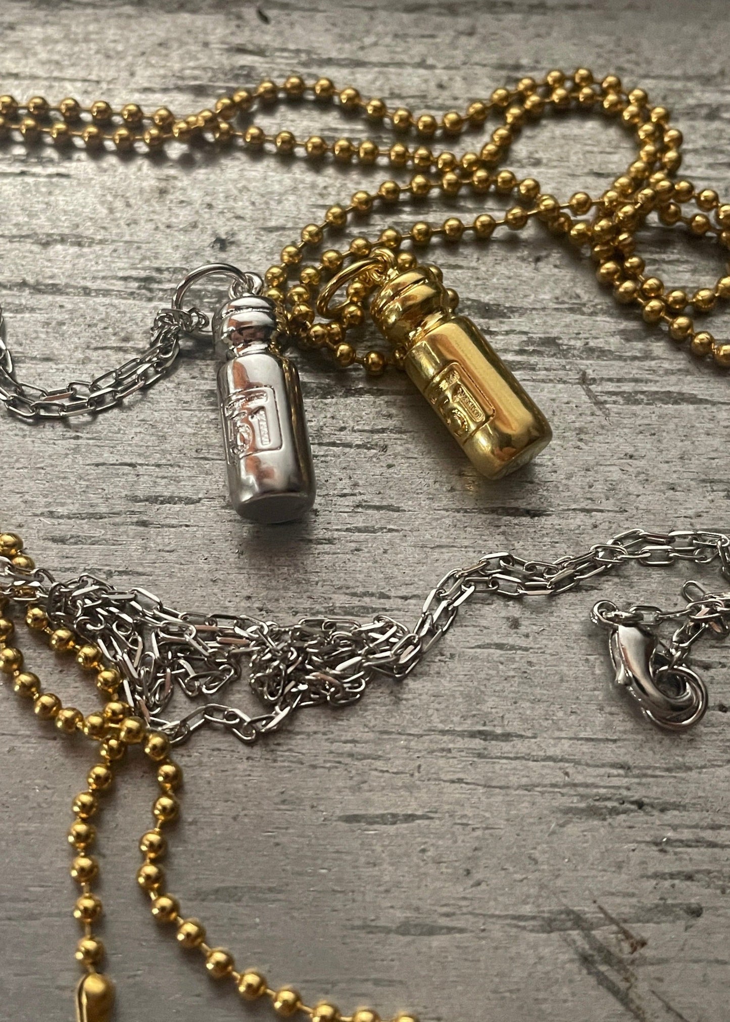 Necklace Bidon