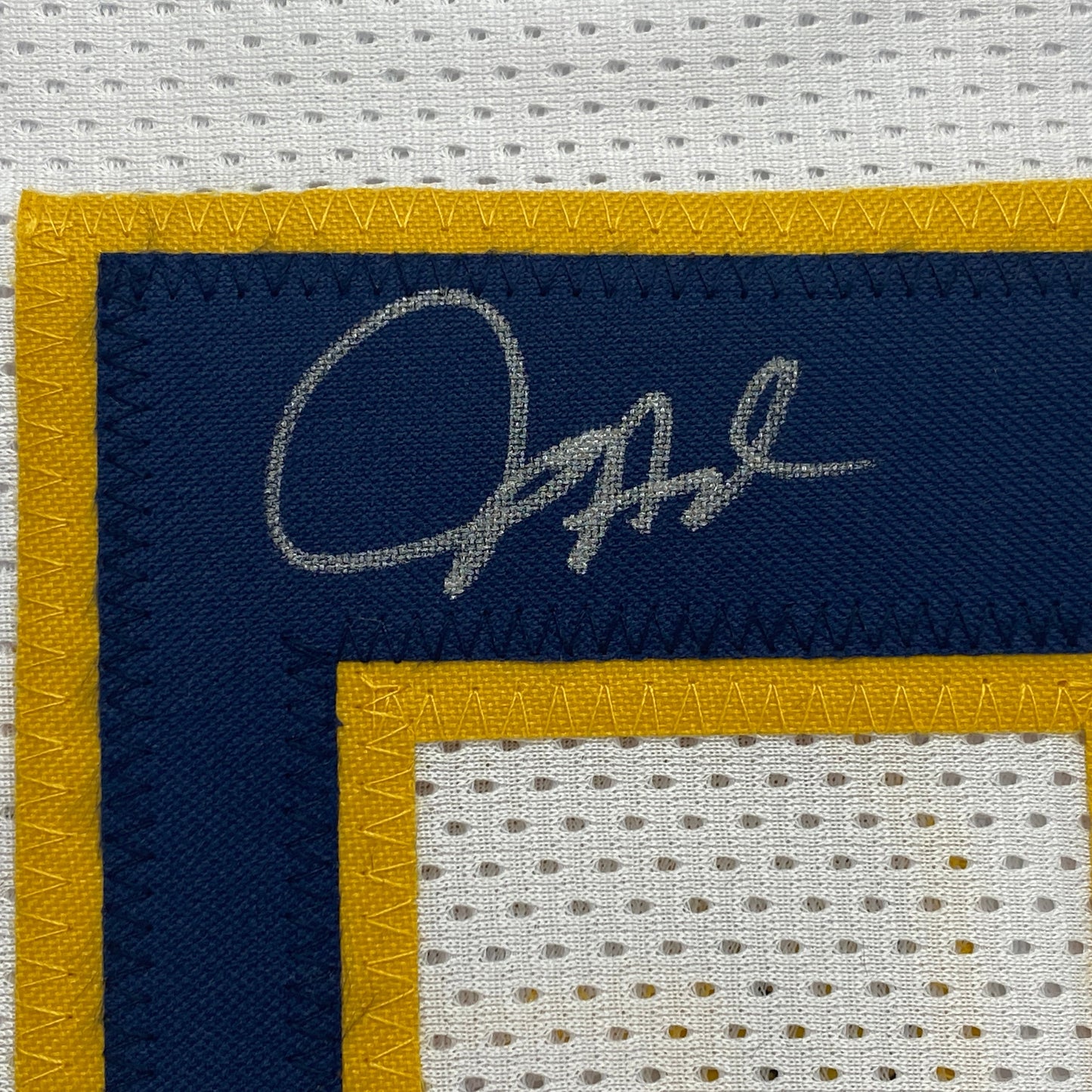 Autographed/Signed Juwan Howard Michigan White College Basketball Jersey Beckett BAS COA