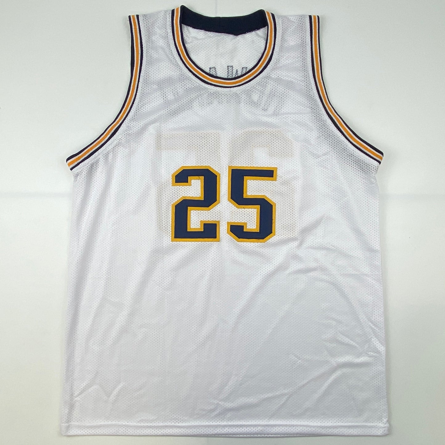 Autographed/Signed Juwan Howard Michigan White College Basketball Jersey Beckett BAS COA