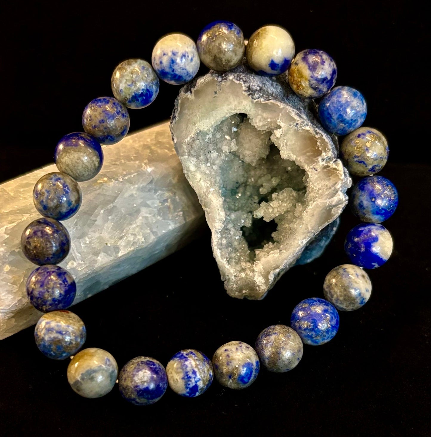 Lapis Lazuli Healing Bracelet – Wisdom, Truth & Inner Strength