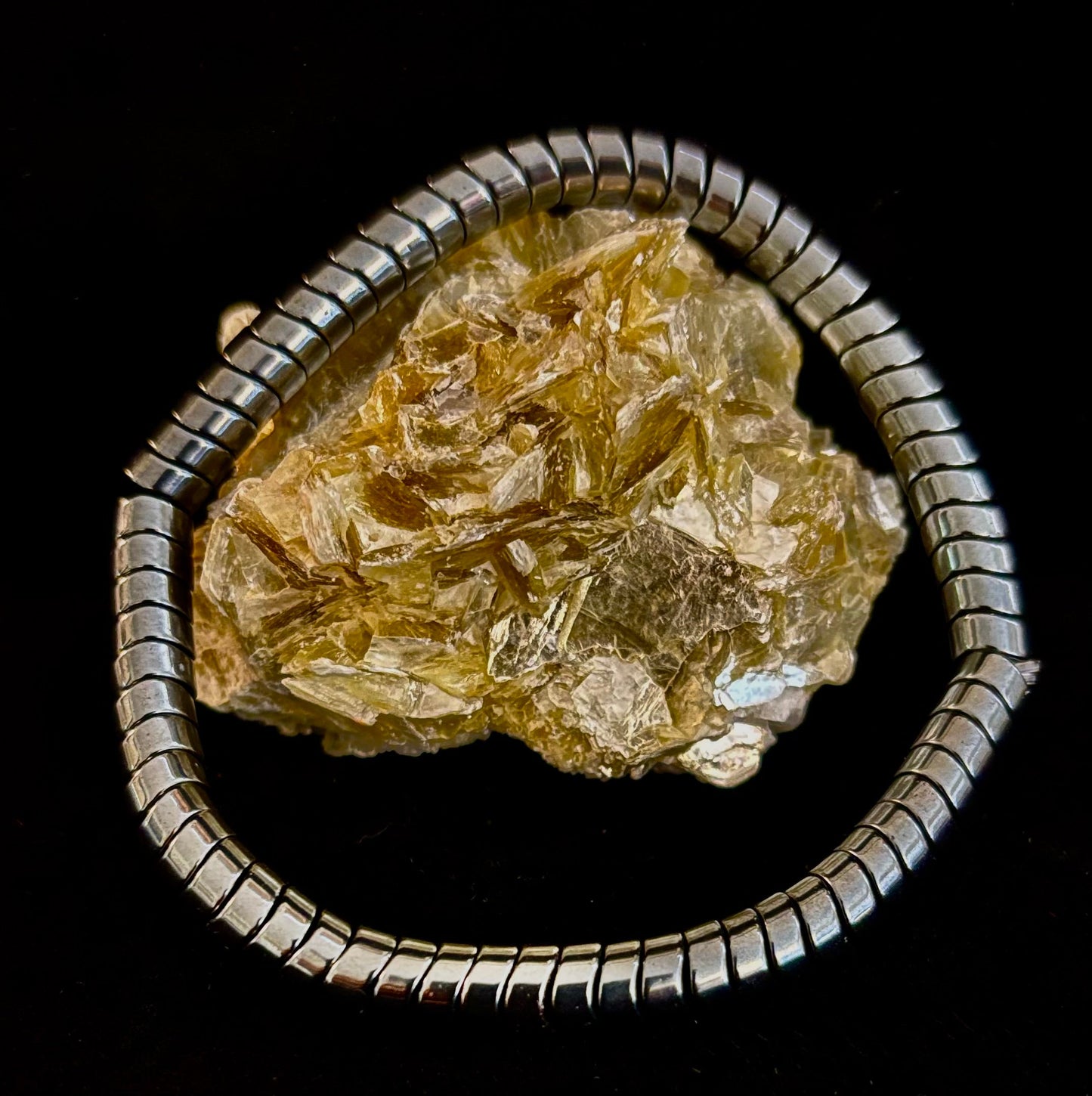 🐍 Snake Bone Style Hematite Bracelet – Bold & Modern Power Piece