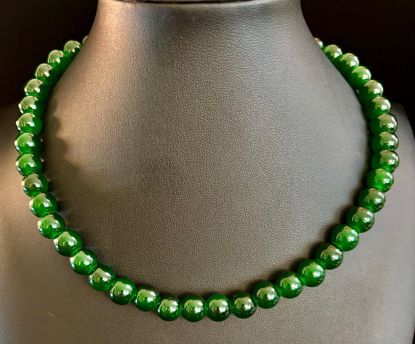 Emerald Green 8mm Beaded Choker Necklace – Bold, Timeless & Vibrant 💚✨