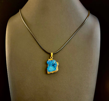 Asymmetrical Natural Crystal Agate Geode Pendant Necklace – Raw Beauty, Vibrant Energy