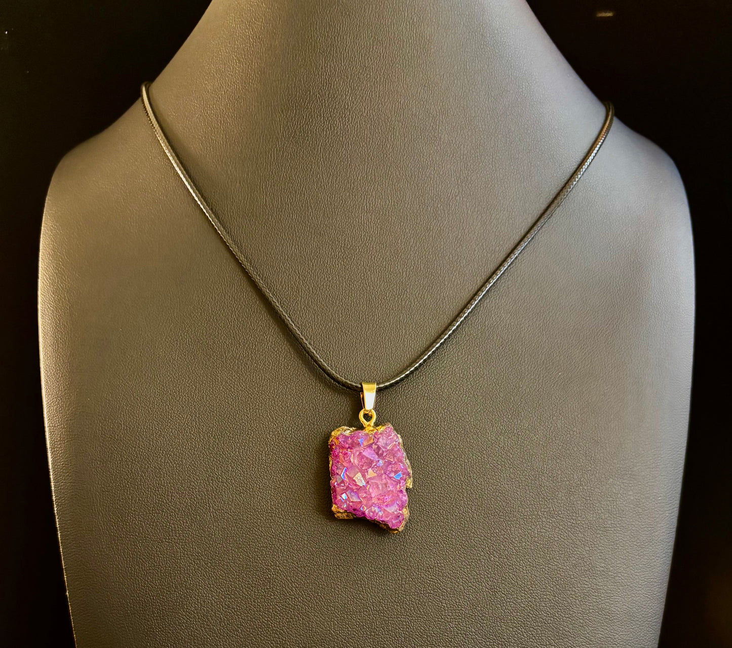 Asymmetrical Natural Crystal Agate Geode Pendant Necklace – Raw Beauty, Vibrant Energy