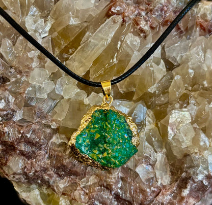 Asymmetrical Natural Crystal Agate Geode Pendant Necklace – Raw Beauty, Vibrant Energy