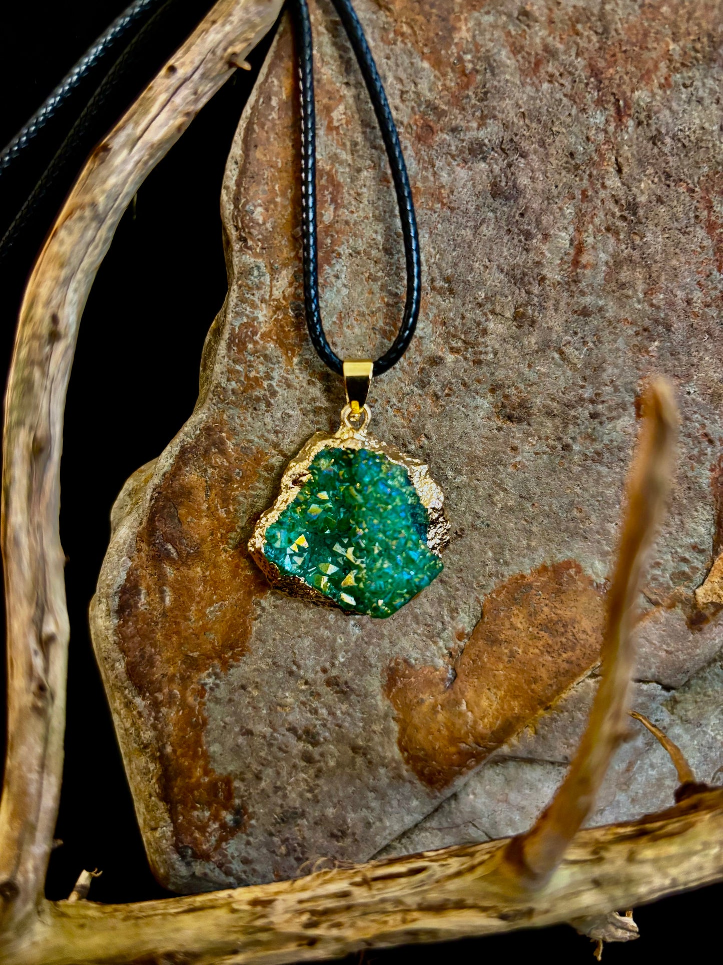 Asymmetrical Natural Crystal Agate Geode Pendant Necklace – Raw Beauty, Vibrant Energy