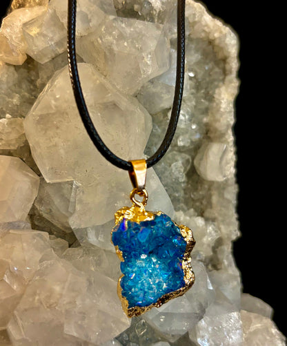 Asymmetrical Natural Crystal Agate Geode Pendant Necklace – Raw Beauty, Vibrant Energy
