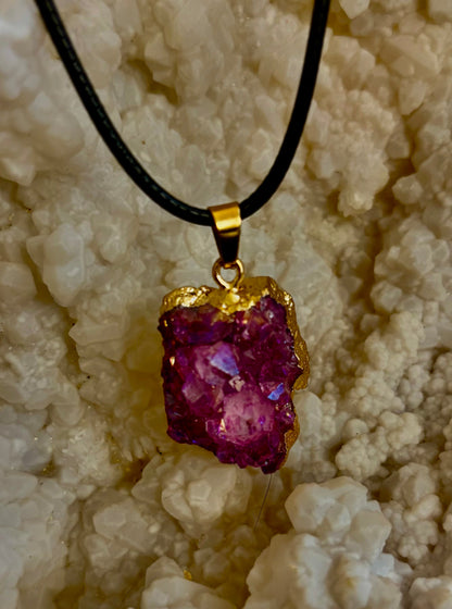 Asymmetrical Natural Crystal Agate Geode Pendant Necklace – Raw Beauty, Vibrant Energy