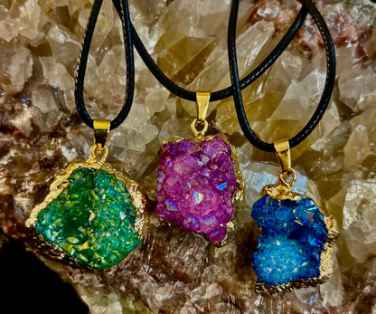 Asymmetrical Natural Crystal Agate Geode Pendant Necklace – Raw Beauty, Vibrant Energy