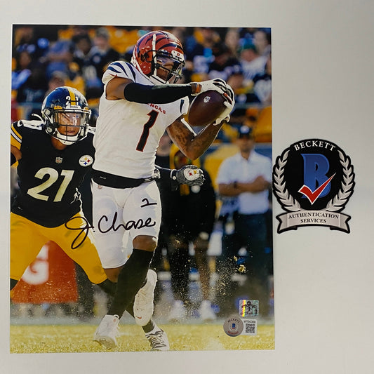 Autographed/Signed Ja'Marr Chase Cincinnati Bengals 8x10 Football Photo Beckett BAS COA