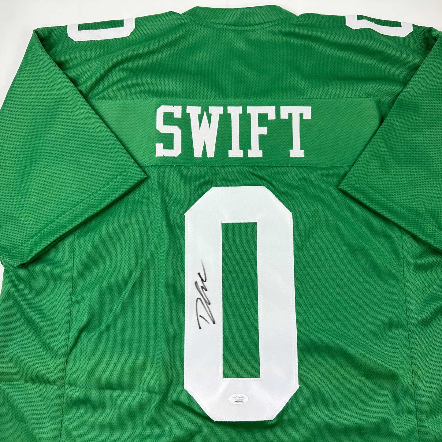 Autographed/Signed D'Andre Swift Philadelphia Kelly Green Football Jersey JSA COA